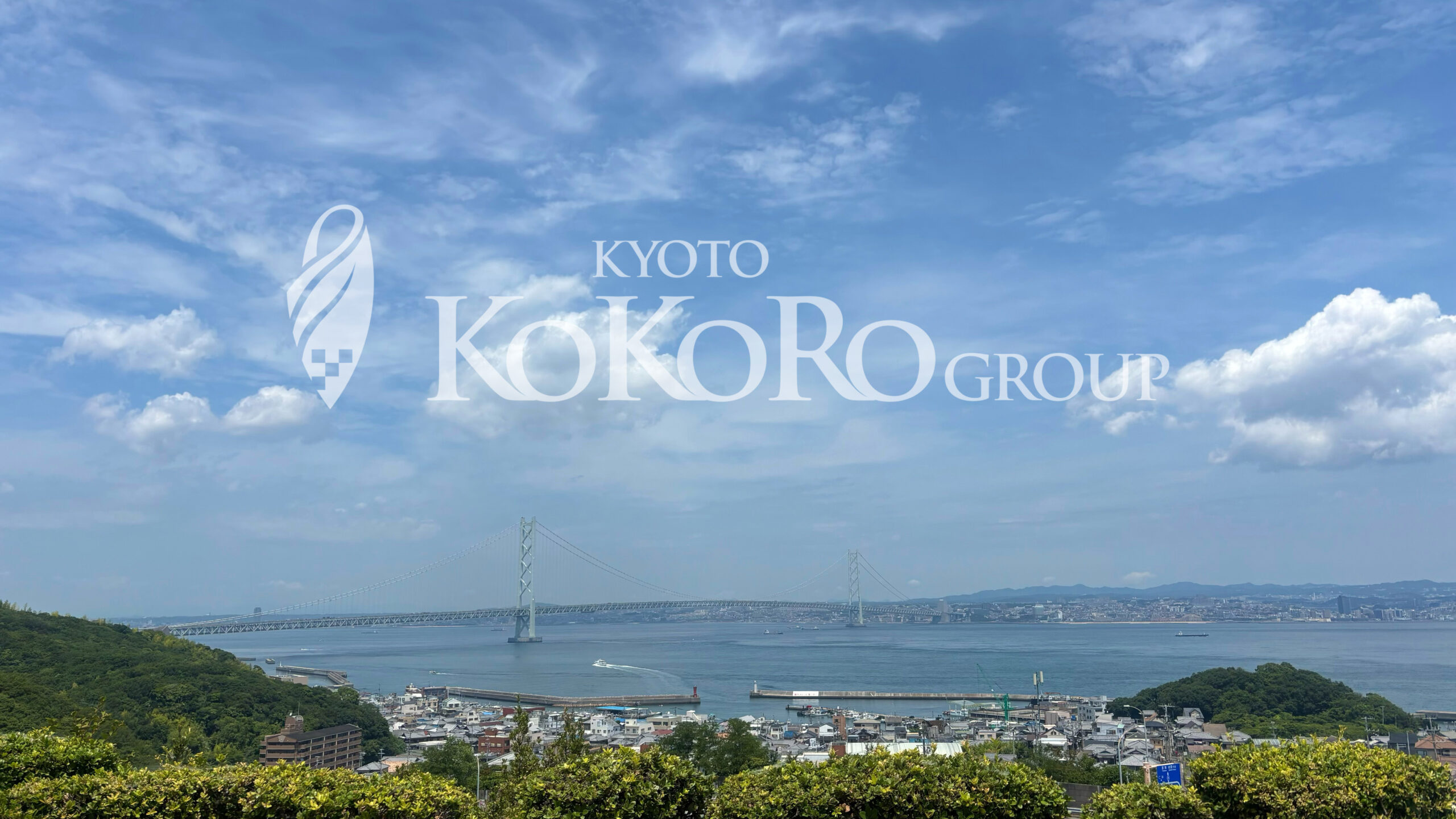淡路サービスエリアから眺める夏の青空と海の景色