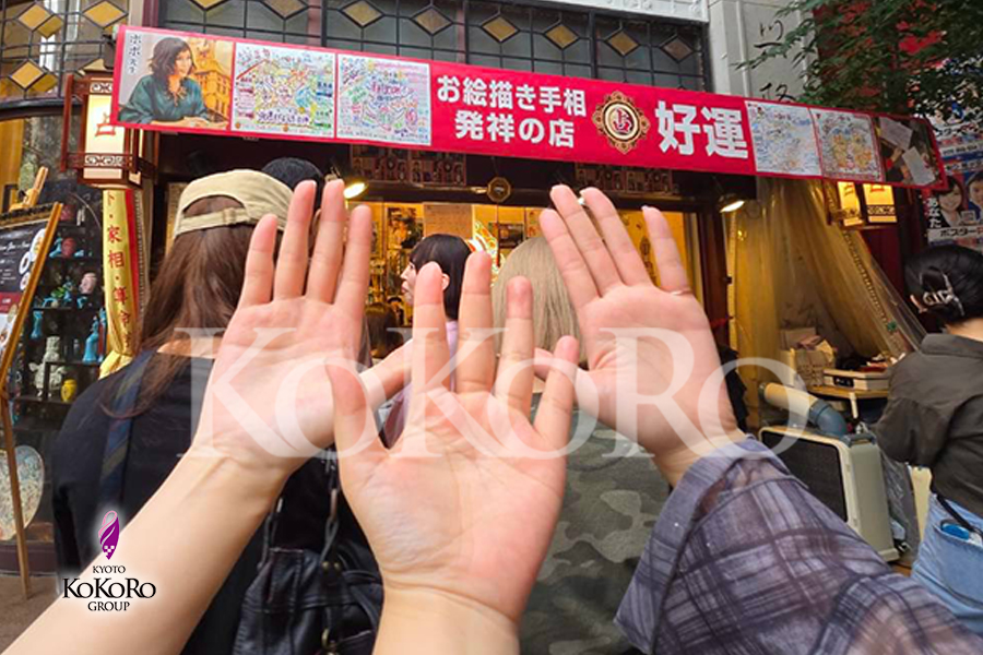横浜中華街で見つけたお絵かき手相のお店